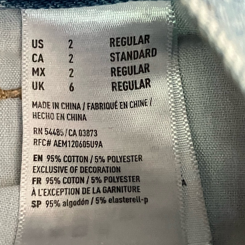 American Eagle Distressed Mom Jeans size 2 regular - Picture 7 of 11